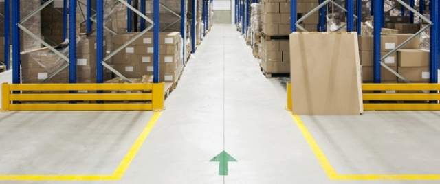 Hoe hou je heftrucks en voetgangers uit elkaar?
