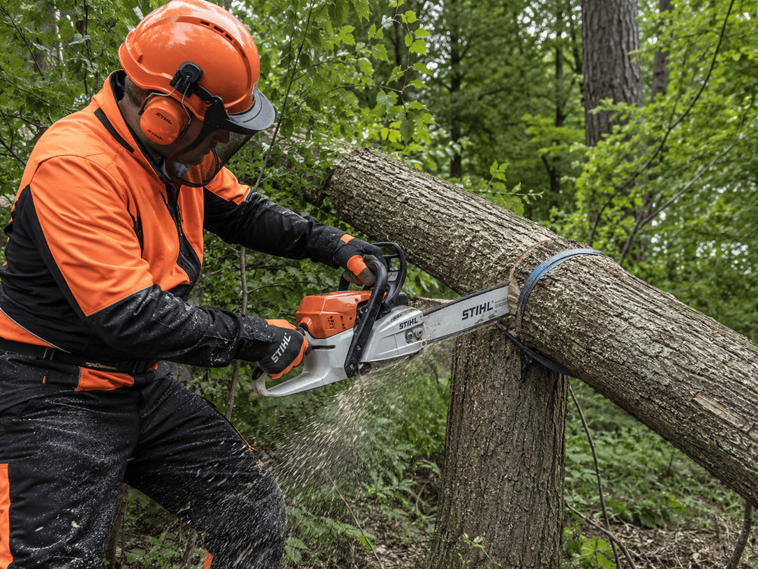 Kettingzaag zagen van hout onder spanning