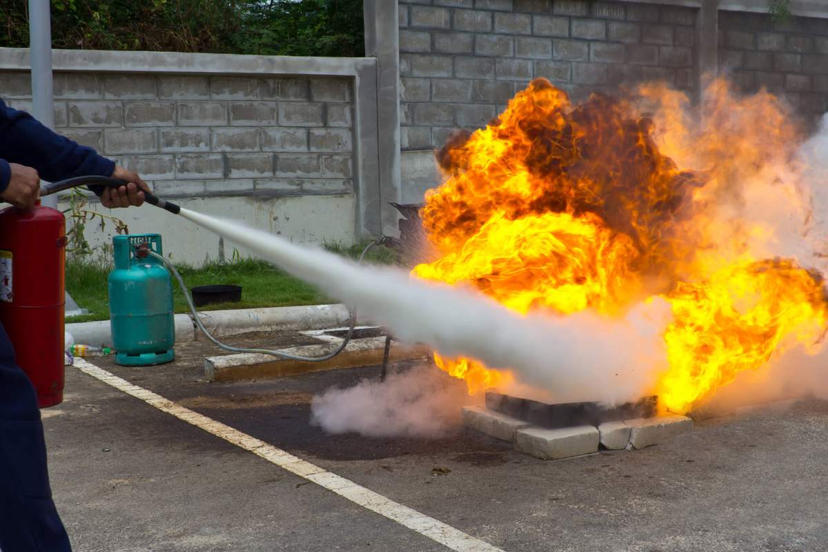 Brandbestrijding eenvoudige blusmiddelen